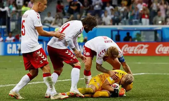  门将超神发挥！波普扑出关键点球助伯恩利逼平曼联  