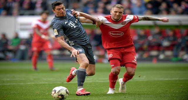  帕德博恩客场逼平强队收获宝贵一分  